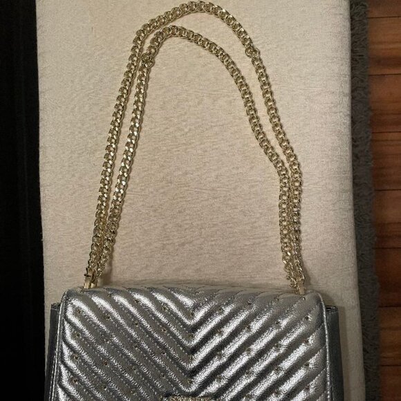🤑PART OF ANY 3 FOR $10🤑  PRISTINE CONDITION VS Silver Metallic bag, - Picture 2 of 12